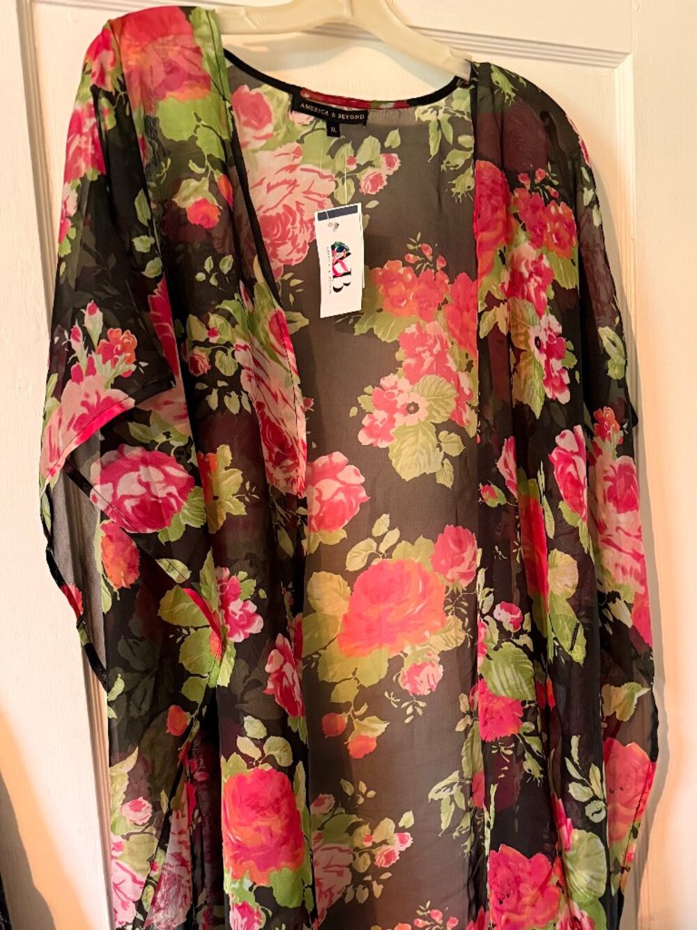 America & Beyond Black Red and Green XL Kimono NWT